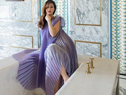 Váy bầu hợp trend của Đông Nhi